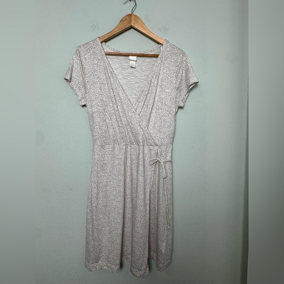 H&M Jersey‎ Wrap Dress in Ecru/Polka Dot Size Medium - Picture 3 of 12